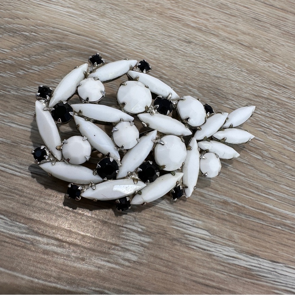 Juliana DeLizza & Elster MCM Brooch Pin Milk Glass Navette & Black Rhinestones